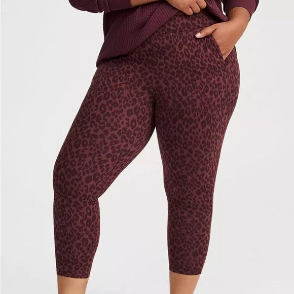 Torrid Leggings 2X 3X 4X Burgundy Leopard Print Pockets Crop High Rise Plus Size - Picture 2 of 3